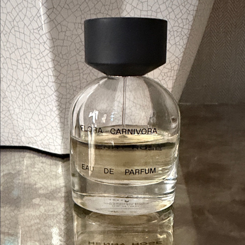 Flora Carnivora Eau de Parfum - Clear Bottle with Black Cap